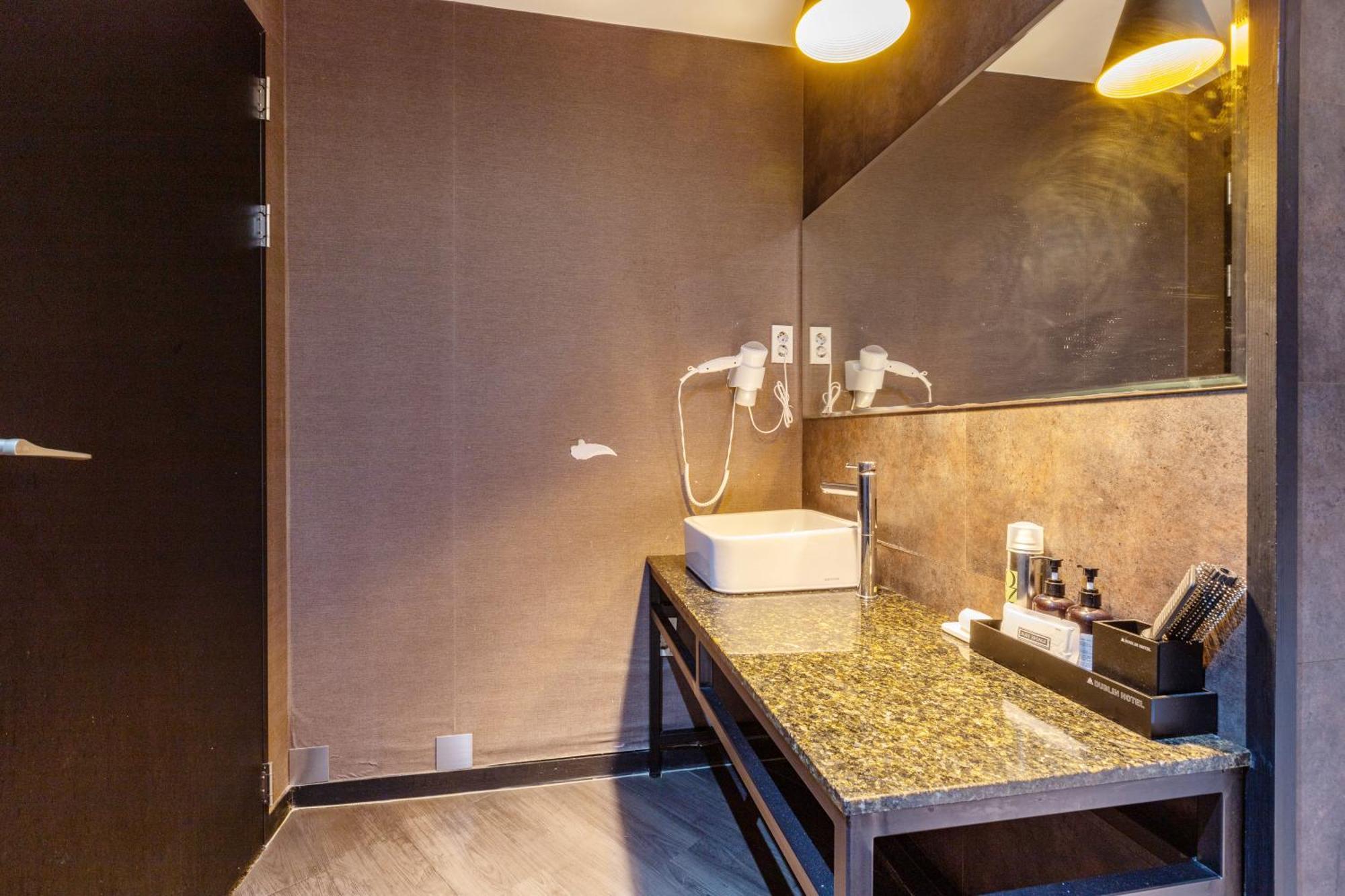 Dublin Hotel Puszan Kültér fotó