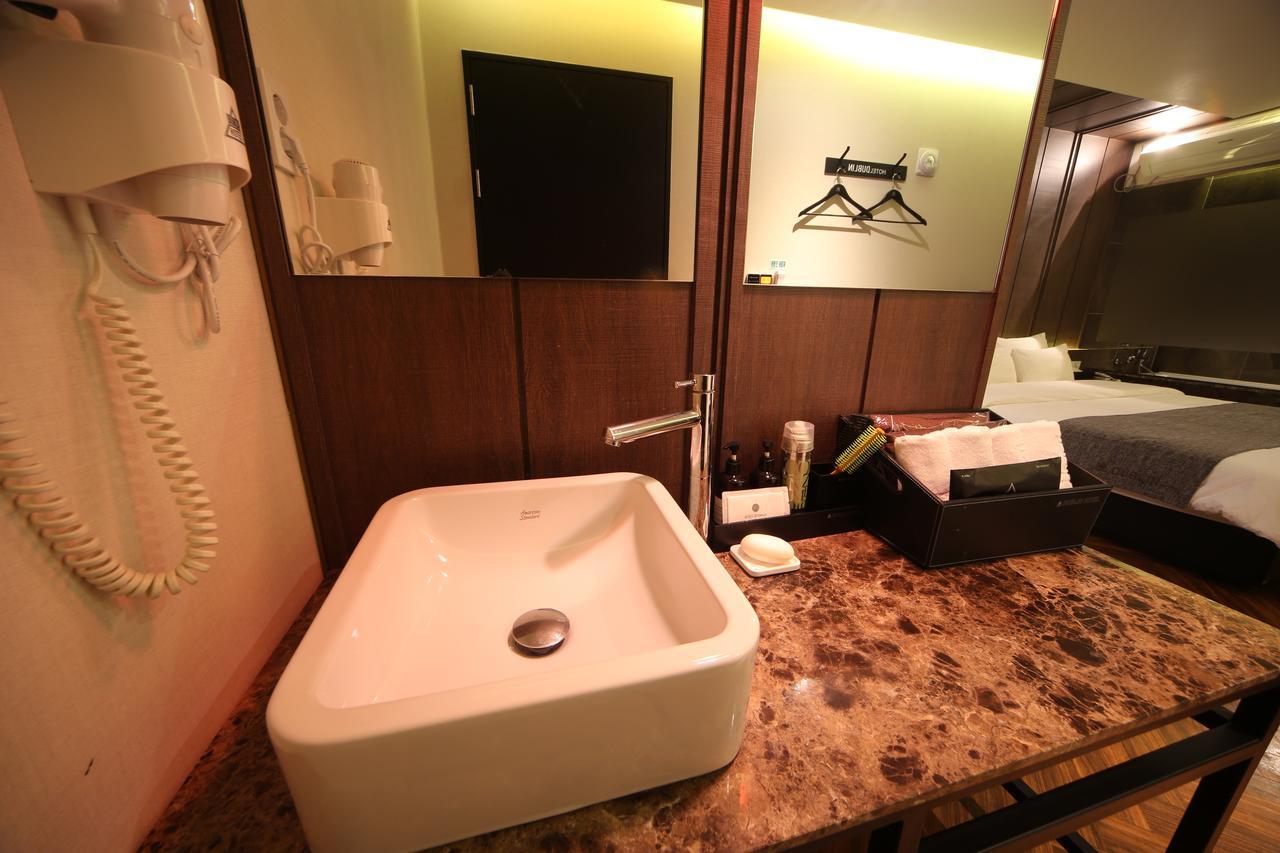 Dublin Hotel Puszan Kültér fotó